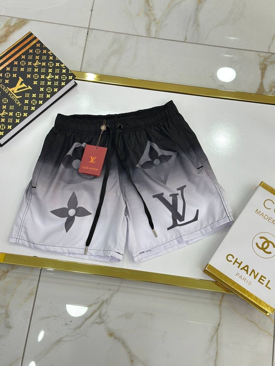 Бански LV
